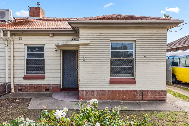 36 Hawkesbury Avenue