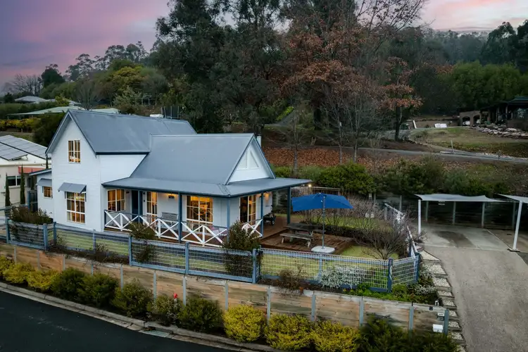 7 Blue Wren Close, Bright VIC 3741