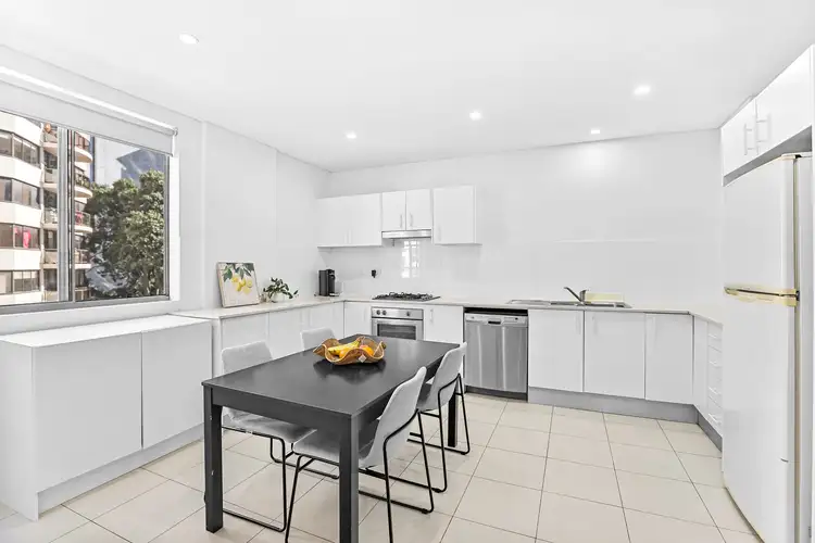 11/17 Hassall Street