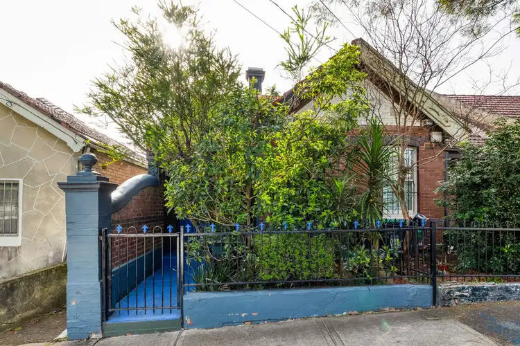 69 Yelverton Street