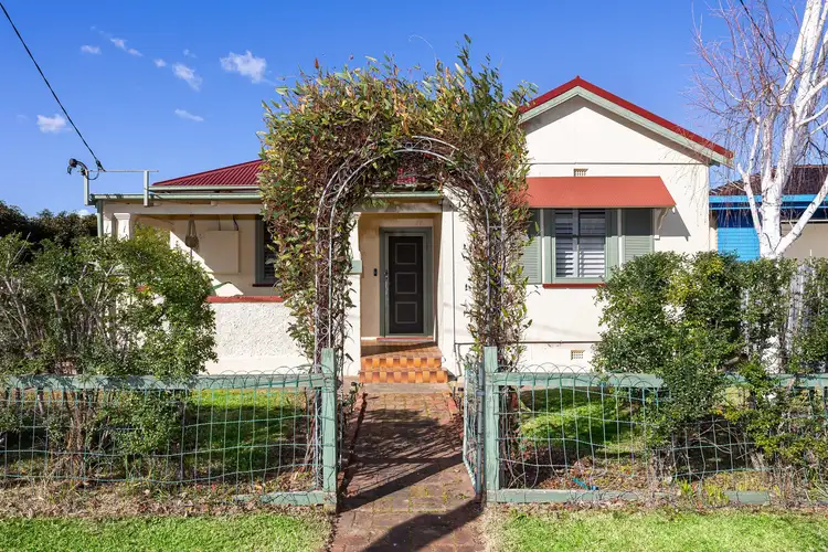 103 Main Street, Lake Albert NSW 2650