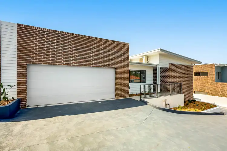 2/53 Russell Street, Balgownie NSW 2519