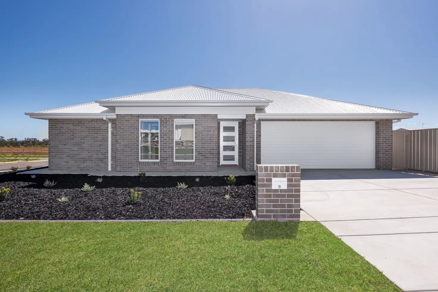 Main view of Homely unit listing, 8 Roto Street, Gobbagombalin NSW 2650