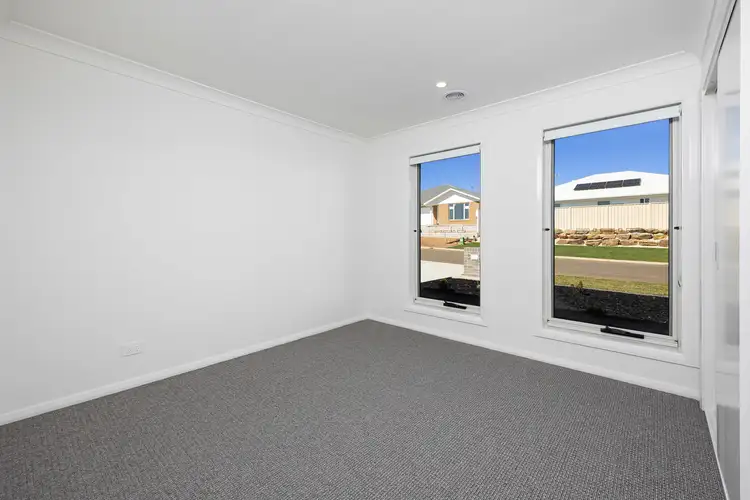 Fifth view of Homely unit listing, 8 Roto Street, Gobbagombalin NSW 2650