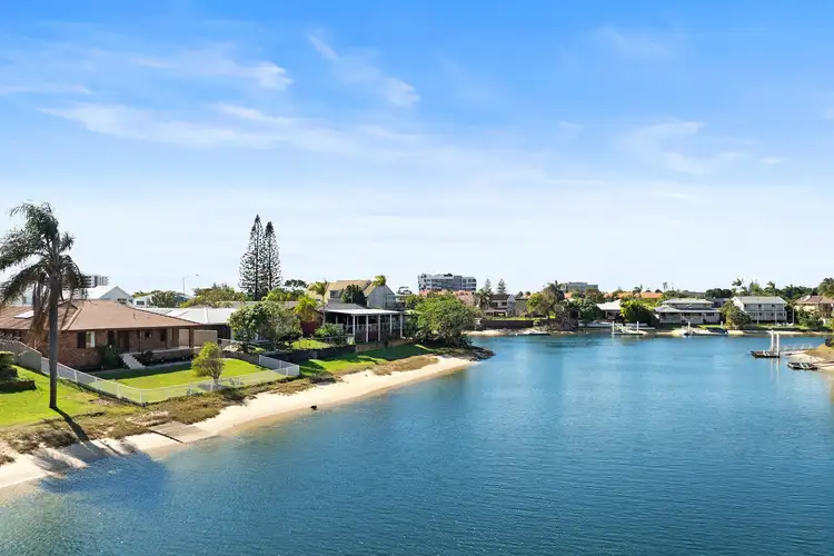 52 Markeri Street, Mermaid Waters QLD 4218
