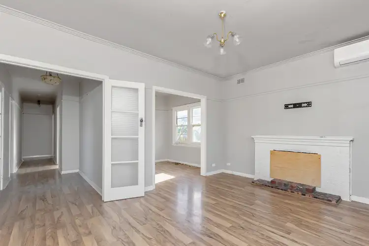 Fifth view of Homely unit listing, 11 Fenacre Street, Strathmore VIC 3041