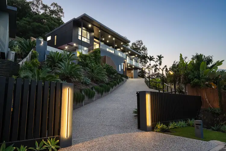 10 Seascape Close, Palm Cove QLD 4879