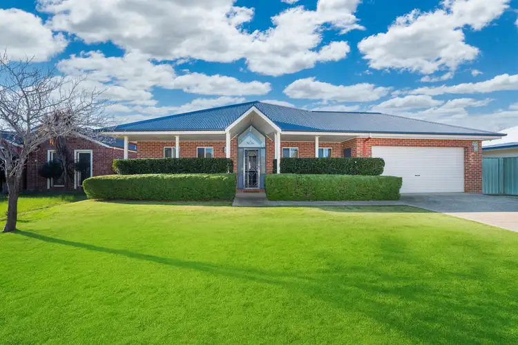 75 Robbins Drive, East Albury NSW 2640
