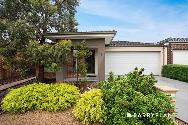 16 Delson Way, Mickleham VIC 3064