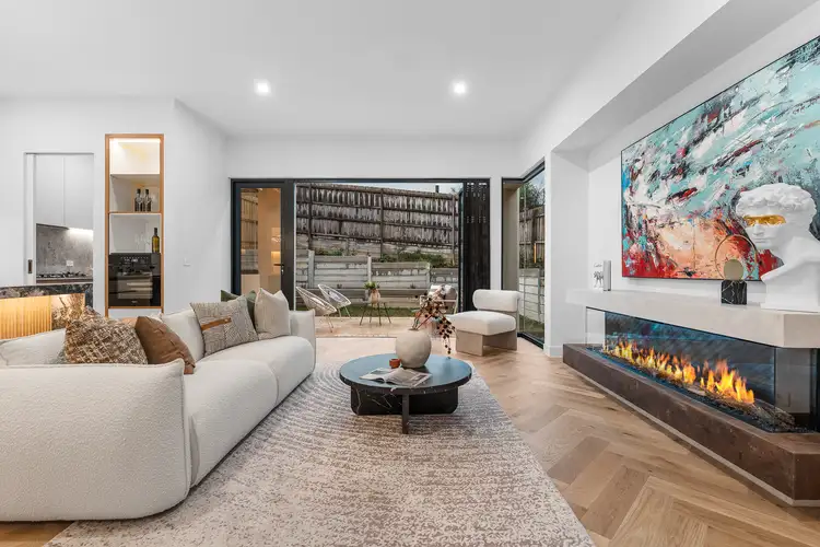 18 Greendale Road, Doncaster East VIC 3109