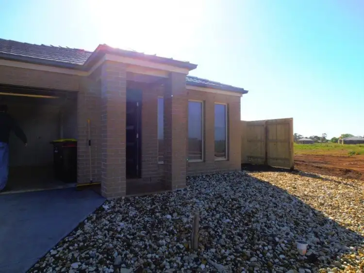 12 Abbott Street, Melton South VIC 3338