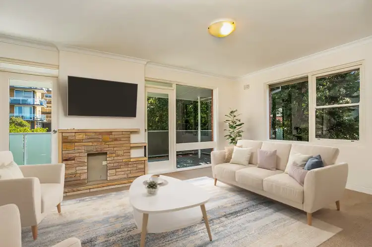 6/12 Lauderdale Avenue