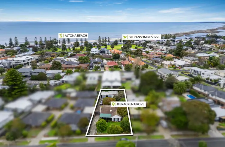 8 Bracken Grove, Altona VIC 3018