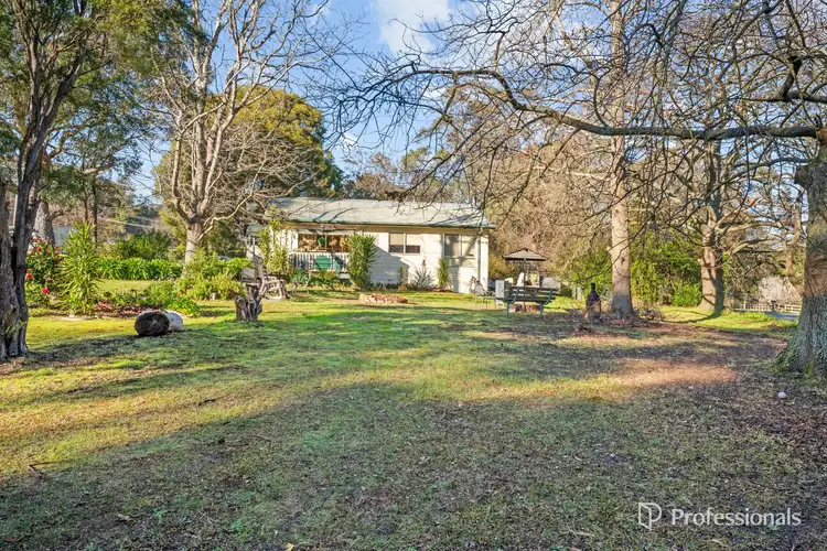 9 The Crescent, Wesburn VIC 3799