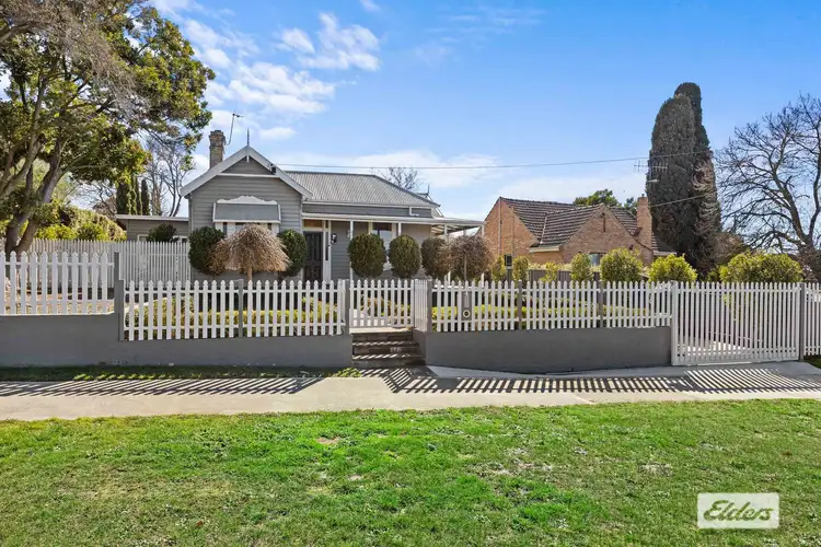 4 Barkly Street West