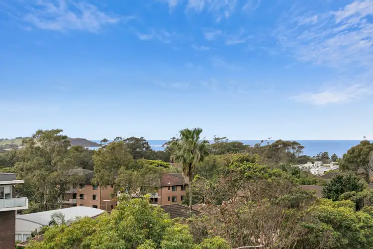 1086/1 Dee Why Parade