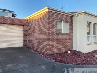 2/4 Doveton Avenue, Eumemmerring VIC 3177