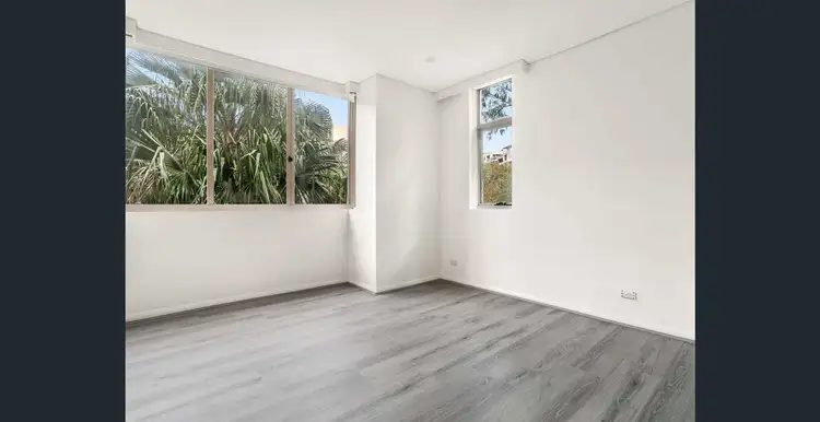 17/22 Crystal Street