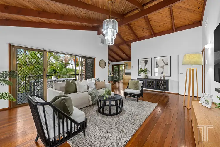 8 Rhuddlan Street, Carindale QLD 4152