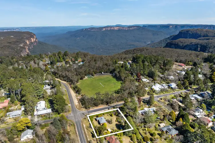 129 Falls Road, Wentworth Falls NSW 2782