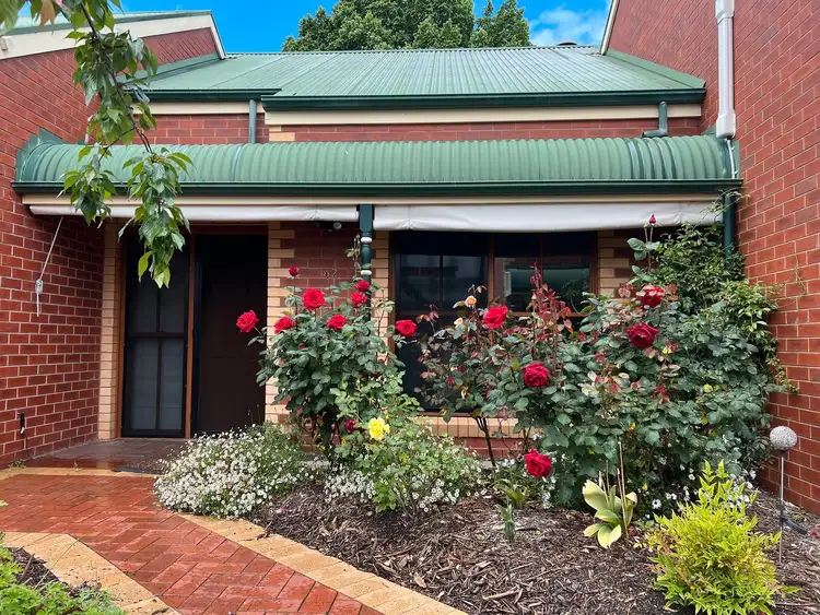 2/3 Hamilton Street, Gisborne VIC 3437