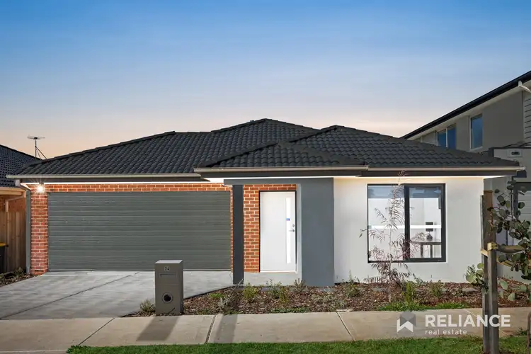 34 Stakes Boulevard, Manor Lakes VIC 3024
