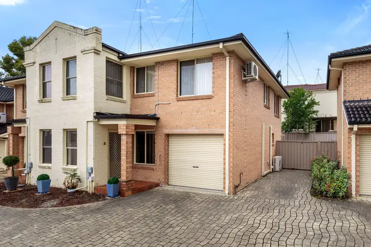 3/30 Robert Street