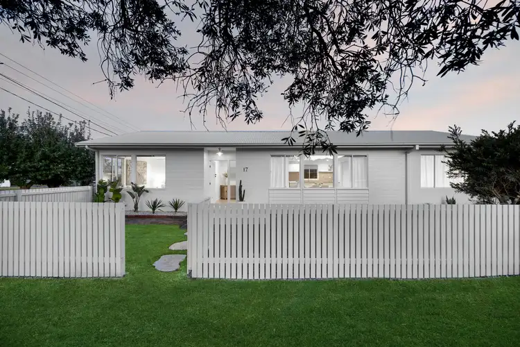 17 Makoro Street, Pelican NSW 2281