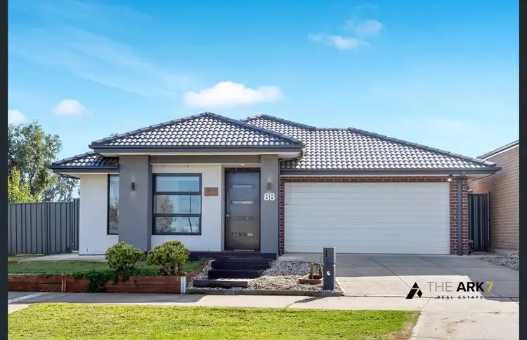 88 Wimbledon Boulevard, Strathtulloh VIC 3338