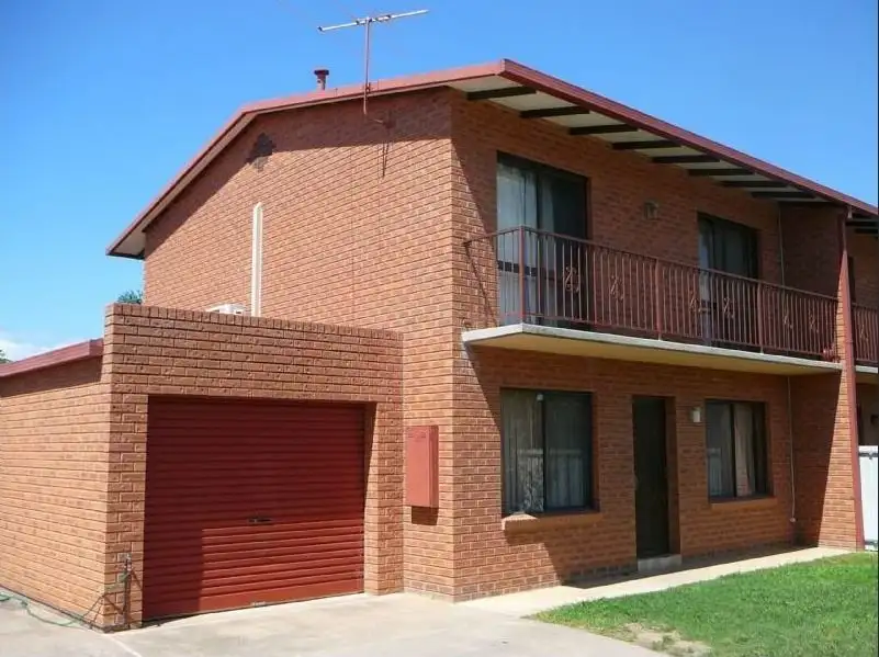 Main view of Homely townhouse listing, 15/2 McKibbin Court, Wodonga VIC 3690
