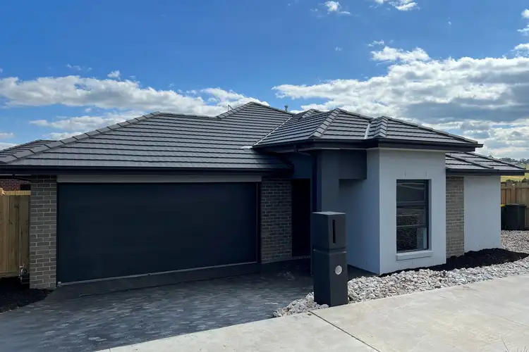 16 Silvertop Street, Lucknow VIC 3875