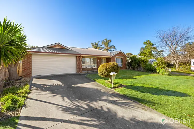 37 Charlton Place, Eastwood VIC 3875