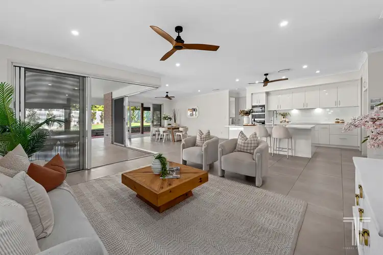 16 Ambrosius Street, Carindale QLD 4152