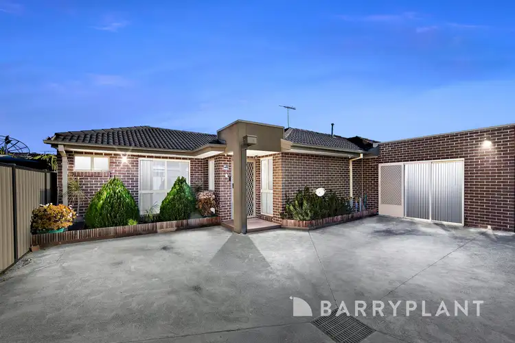 2/15 Phoenix Street, Sunshine North VIC 3020
