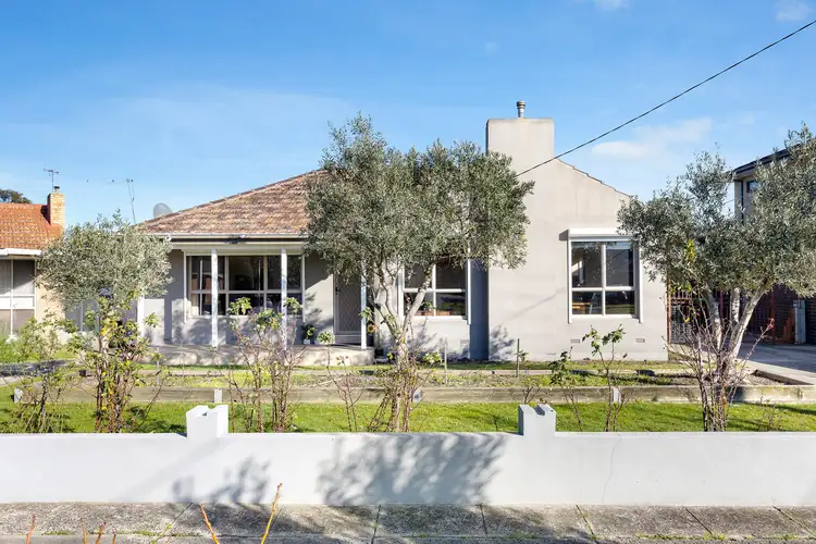 15 Moore Avenue, Clayton South VIC 3169