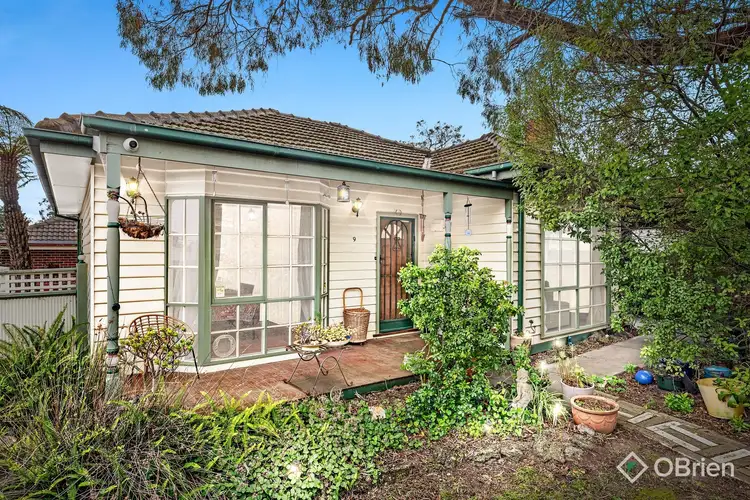 1/9 Hutton Avenue