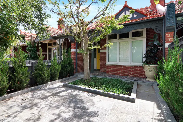 5 Dickens Street