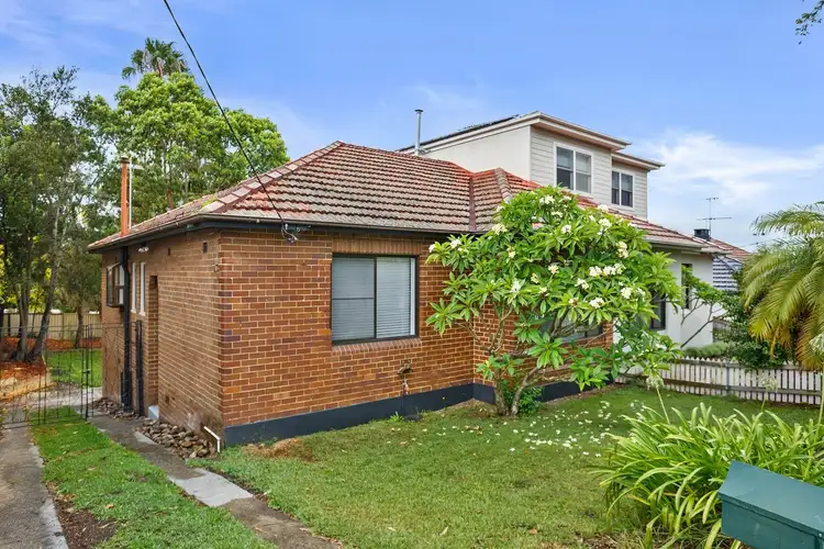 12 Lloyd Street