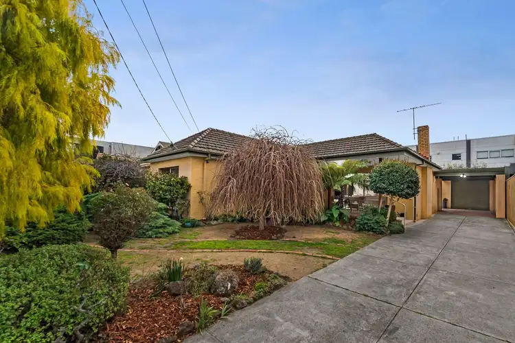 6 Roach Avenue, Aberfeldie VIC 3040