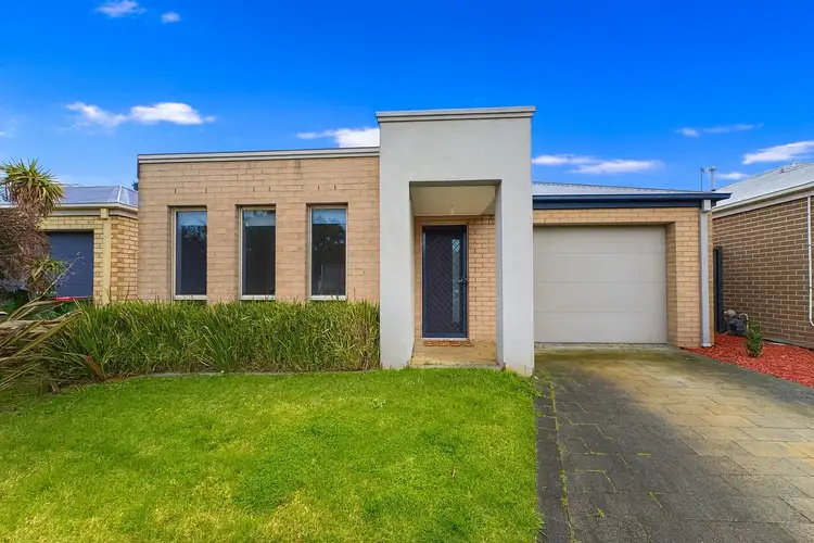 7 Burdekin Lane, Pakenham VIC 3810