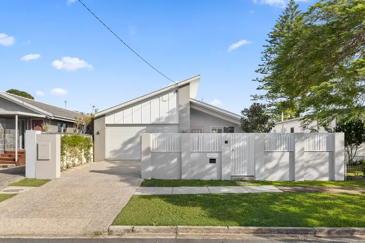 30 Vernon Avenue, Labrador QLD 4215