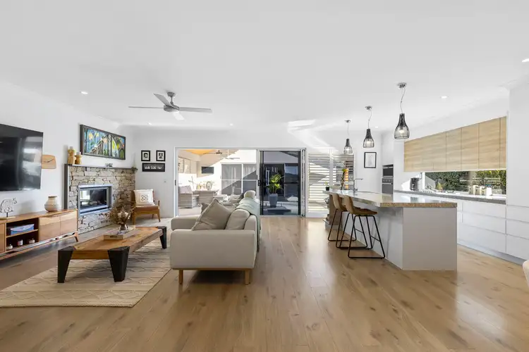 30 Vernon Avenue, Labrador QLD 4215