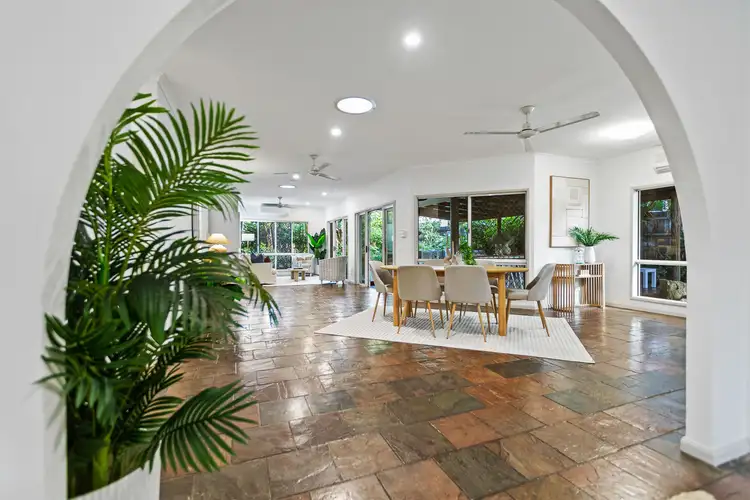 24 Isaac Smith Close