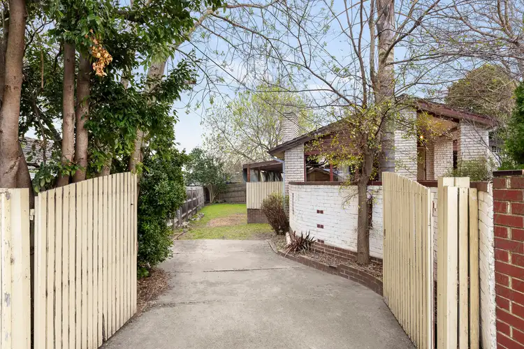 Second view of Homely house listing, 2 Lowan Court, Frankston VIC 3199
