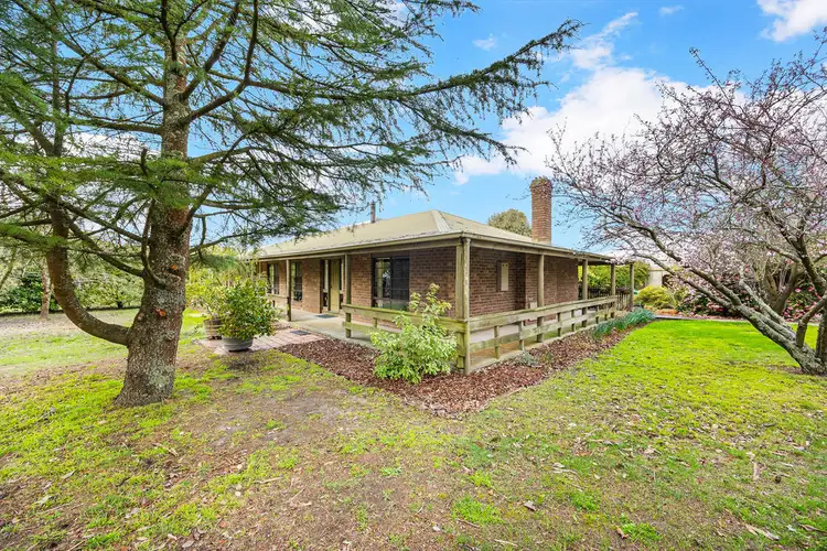 135 Yankee Flat Road, Navigators VIC 3352