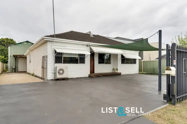 5 Louise Avenue, Ingleburn NSW 2565