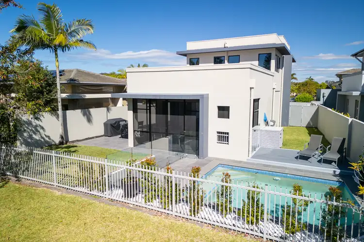 6113 Trasimeno Avenue, Hope Island QLD 4212