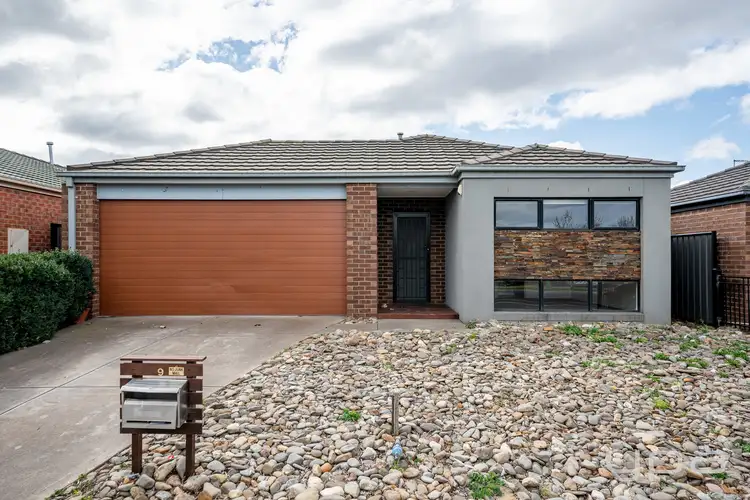 9 Inverell Parkway, Tarneit VIC 3029