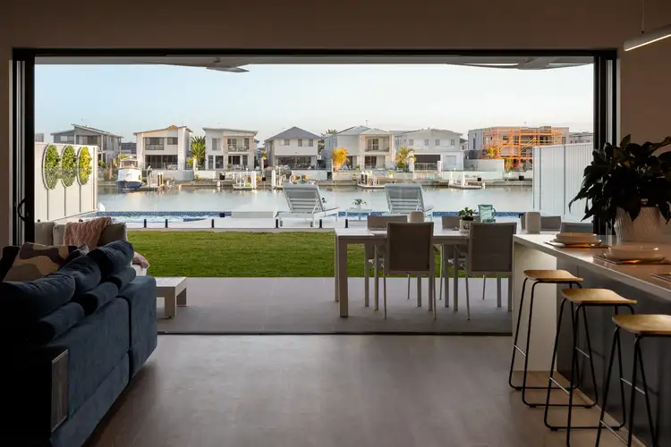 128 Coolum Parade, Newport QLD 4020