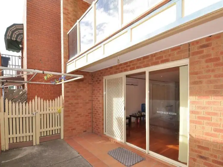 2/10 John Street, St Albans VIC 3021